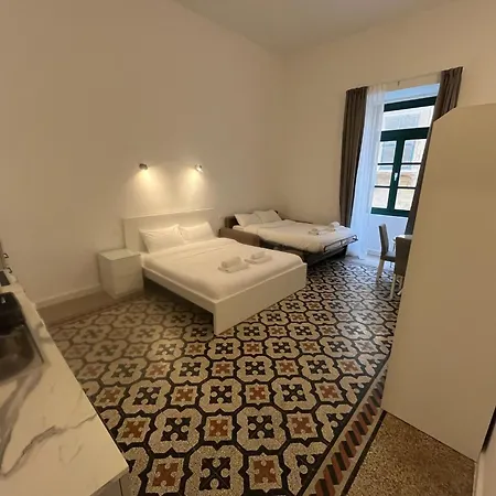 The Old Mint 4 * Βαλέτα